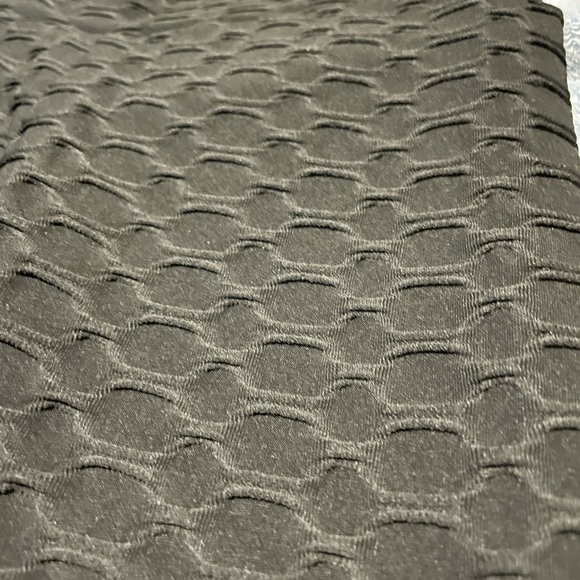 Booty-Lifting Leggings 🍑 - Picture 4 of 4